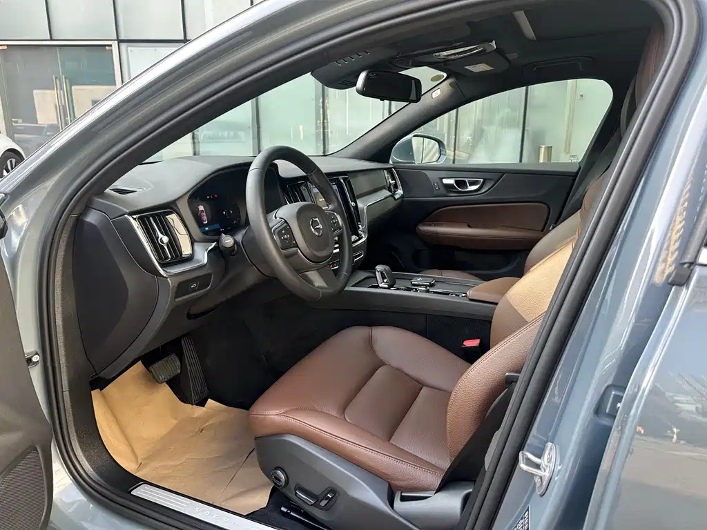 Volvo S60 2024 B4 Luxury