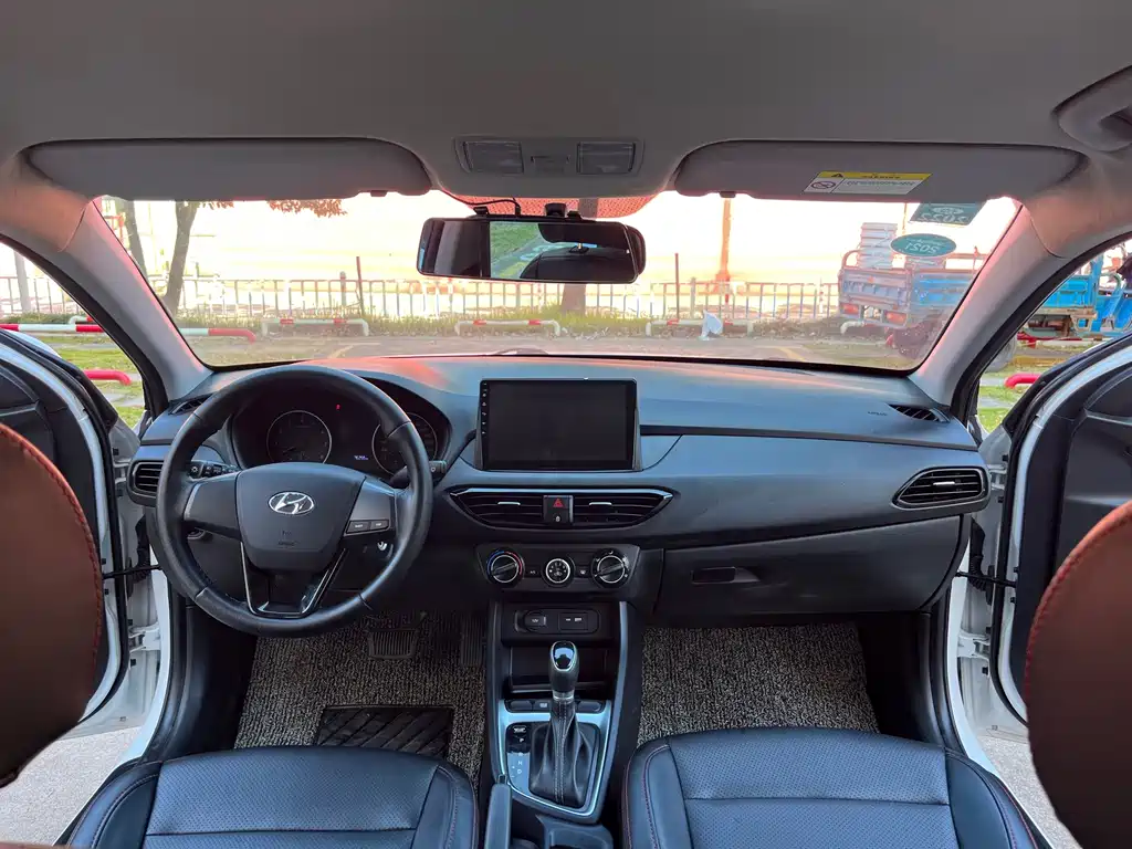 Hyundai Elantra — миниатюра 11