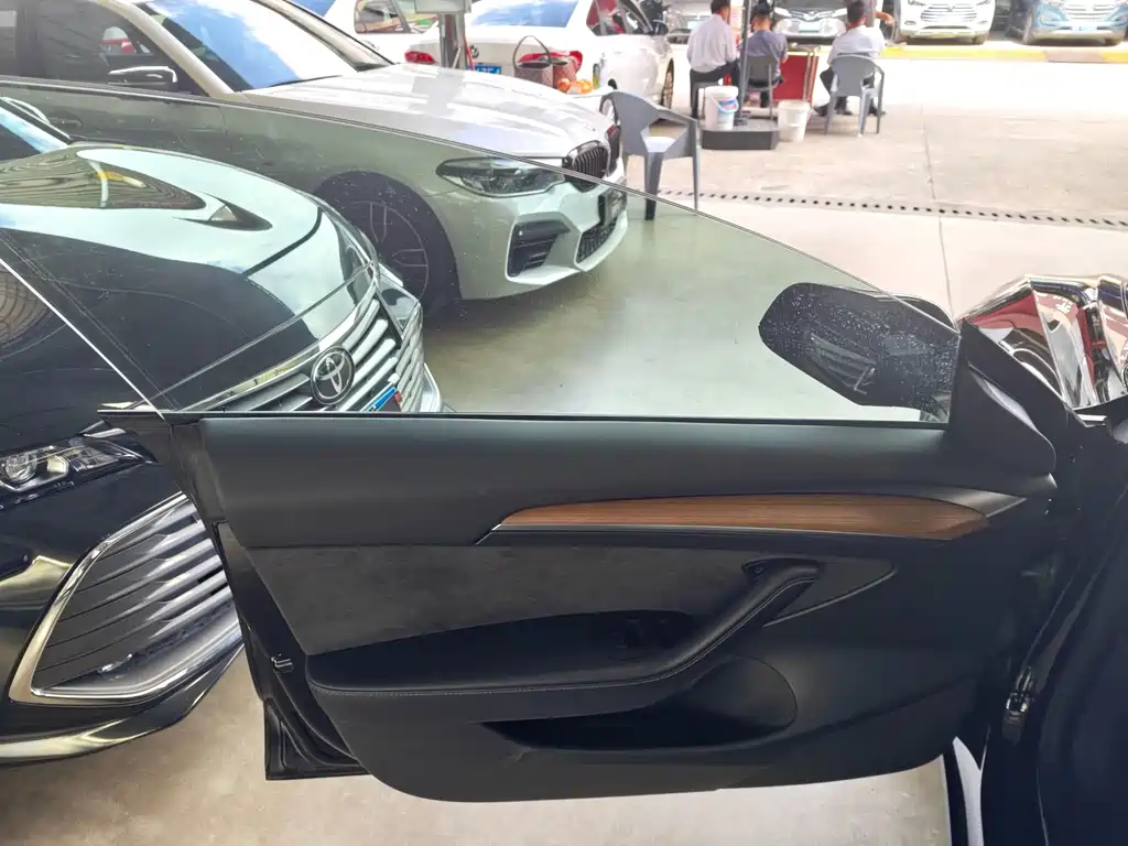 Tesla Model 3 — миниатюра 13