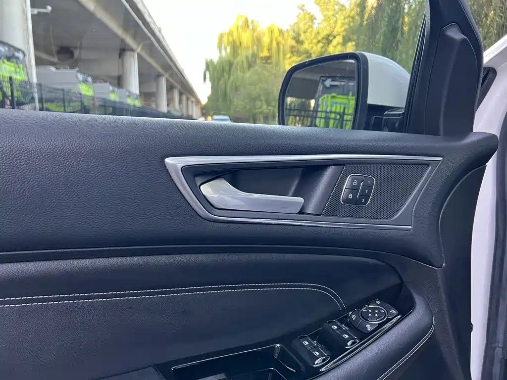 Ford Edge — миниатюра 19