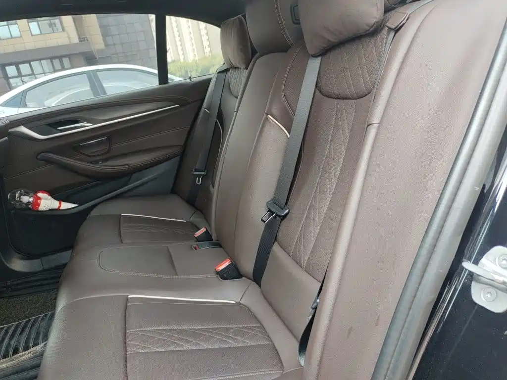 BMW 5 Series — миниатюра 18