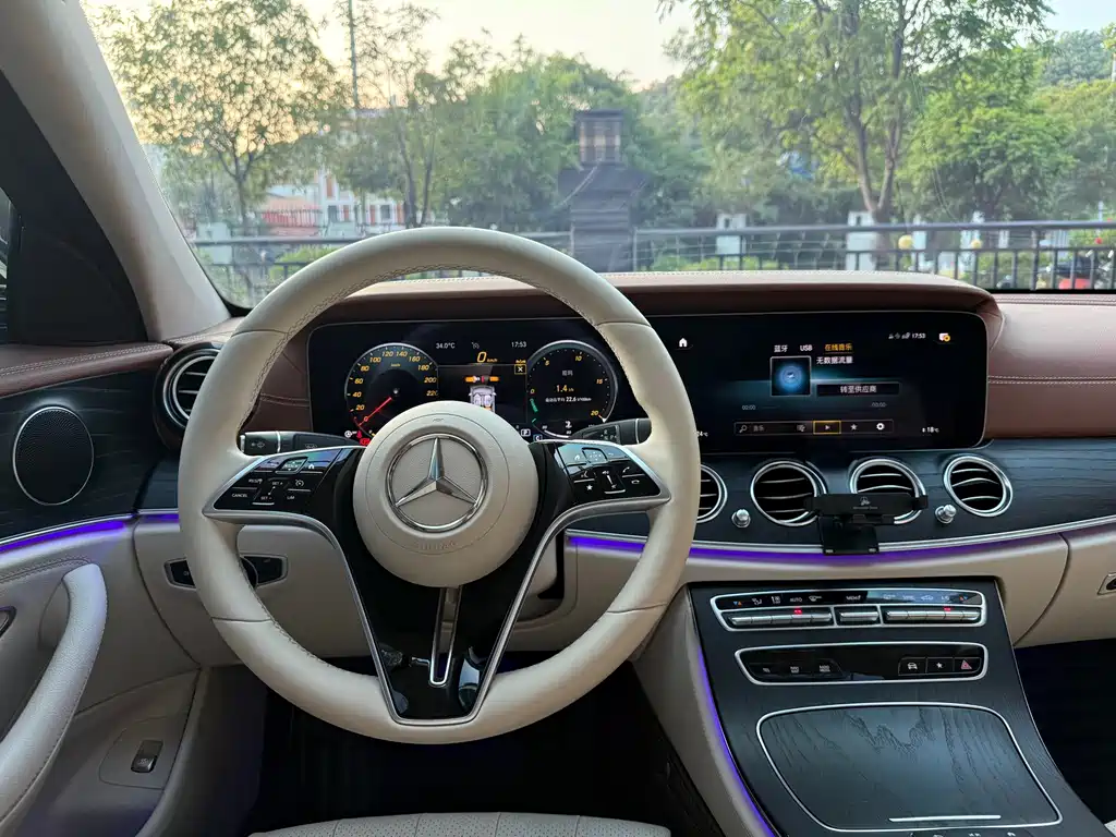 Mercedes-Benz E-Class — миниатюра 12