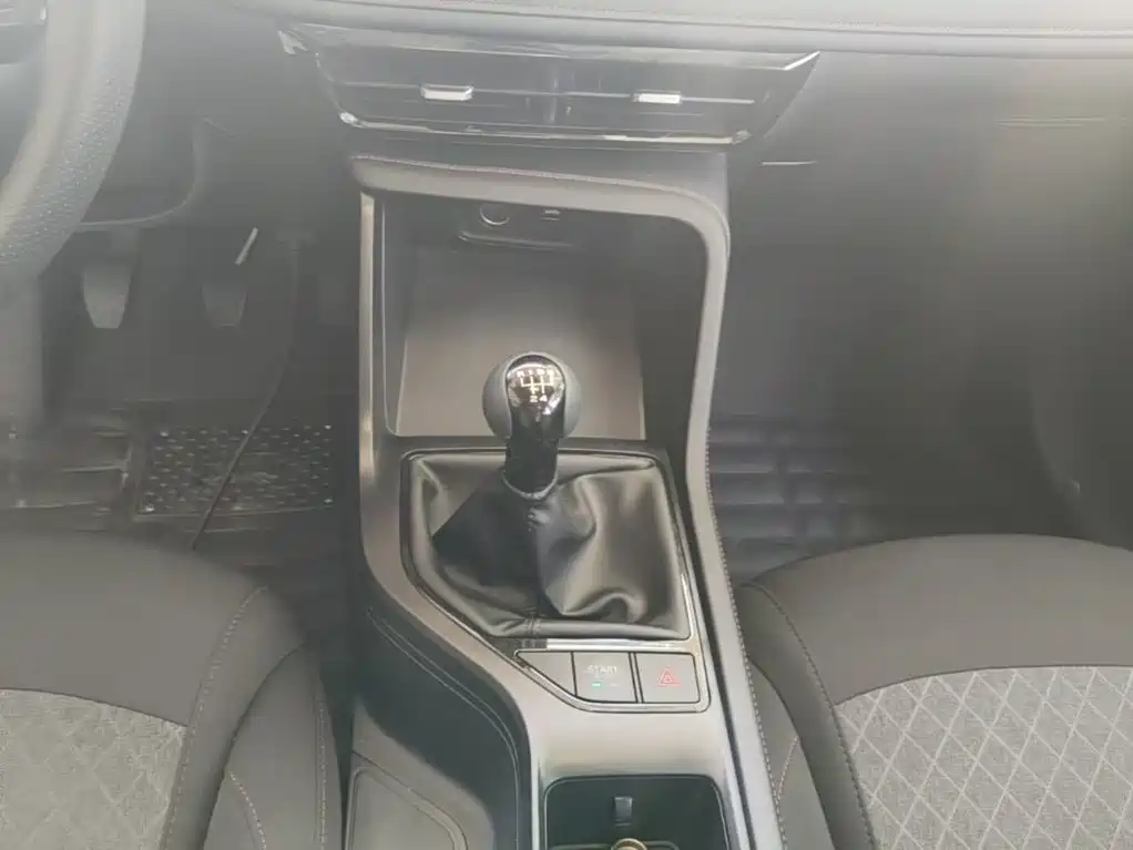 Roewe i5 — миниатюра 10