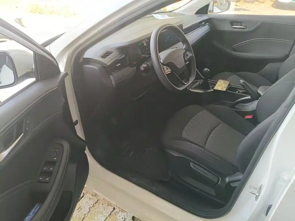 Roewe i5 — миниатюра 12