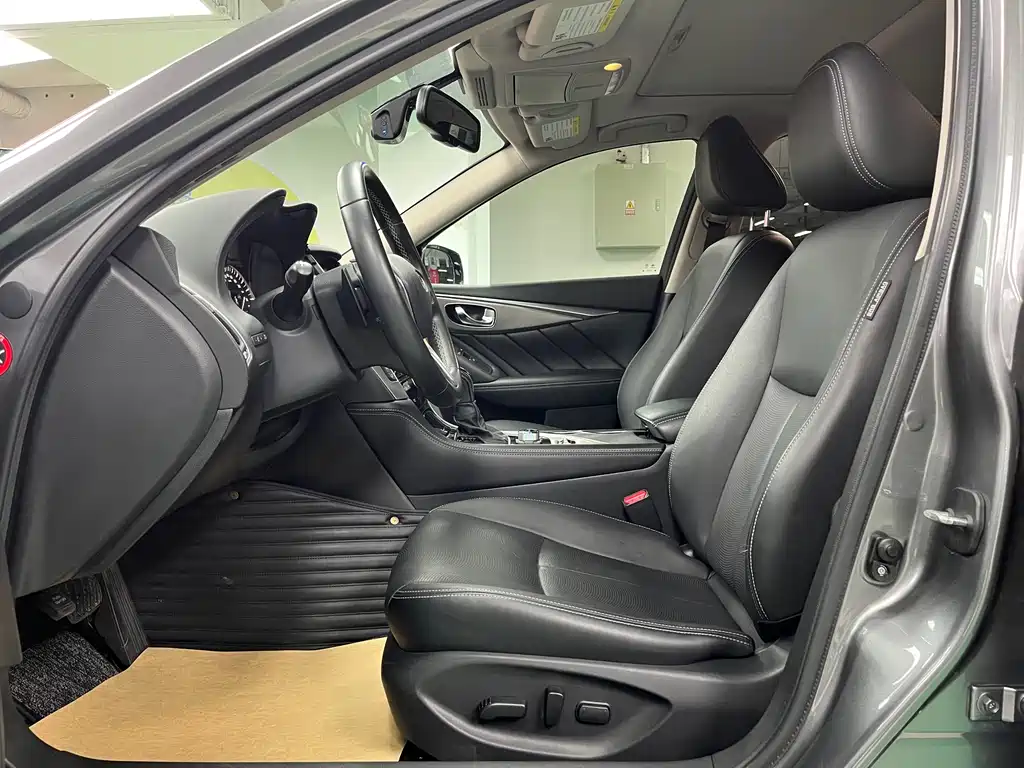 INFINITI Q50L