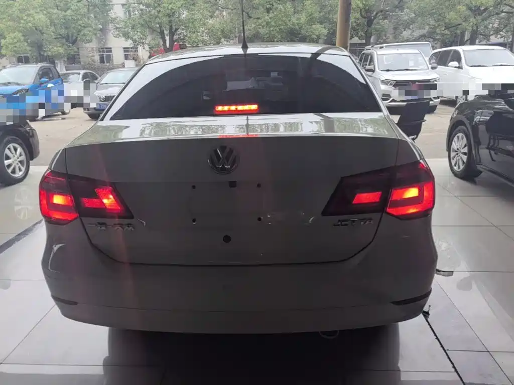 Volkswagen Jetta — миниатюра 6