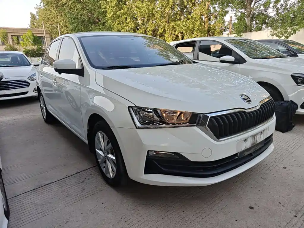 Skoda Rapid Spaceback — миниатюра 4