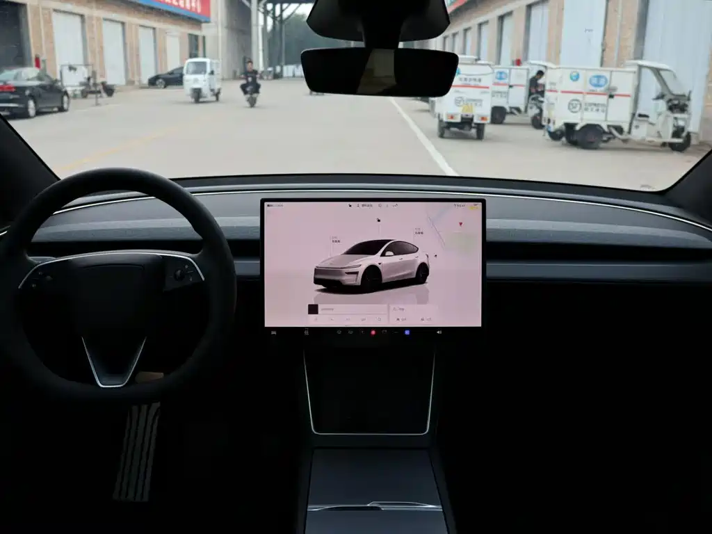 Tesla Model Y — миниатюра 8