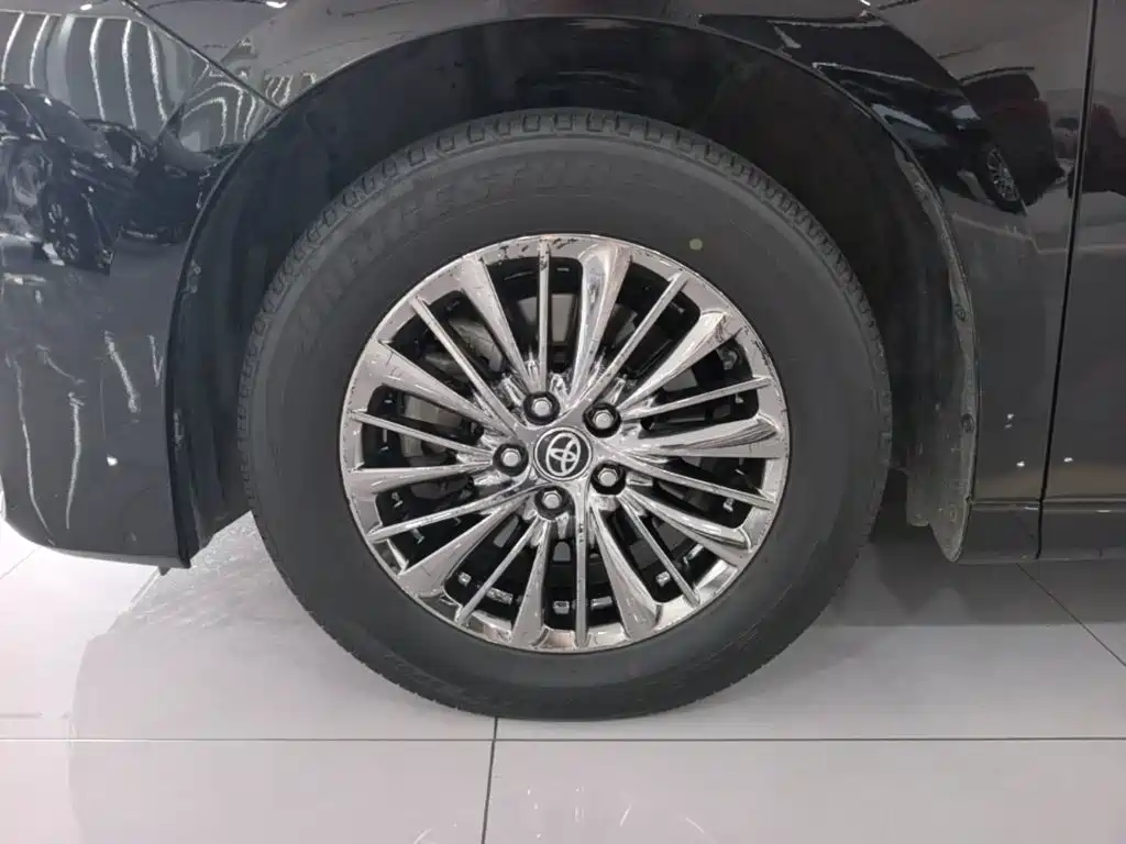 Toyota Alphard — миниатюра 23