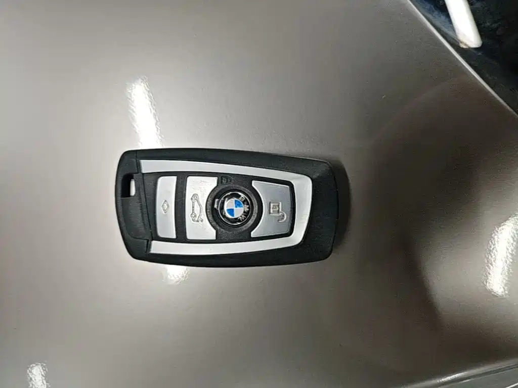 BMW 5 Series — миниатюра 9