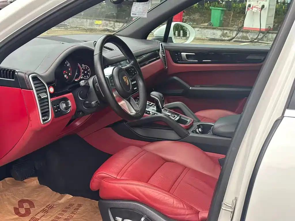 Porsche Cayenne — миниатюра 7