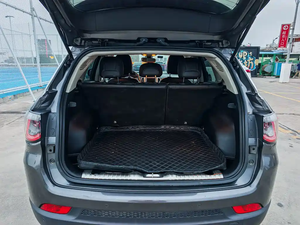 Jeep Compass — миниатюра 8