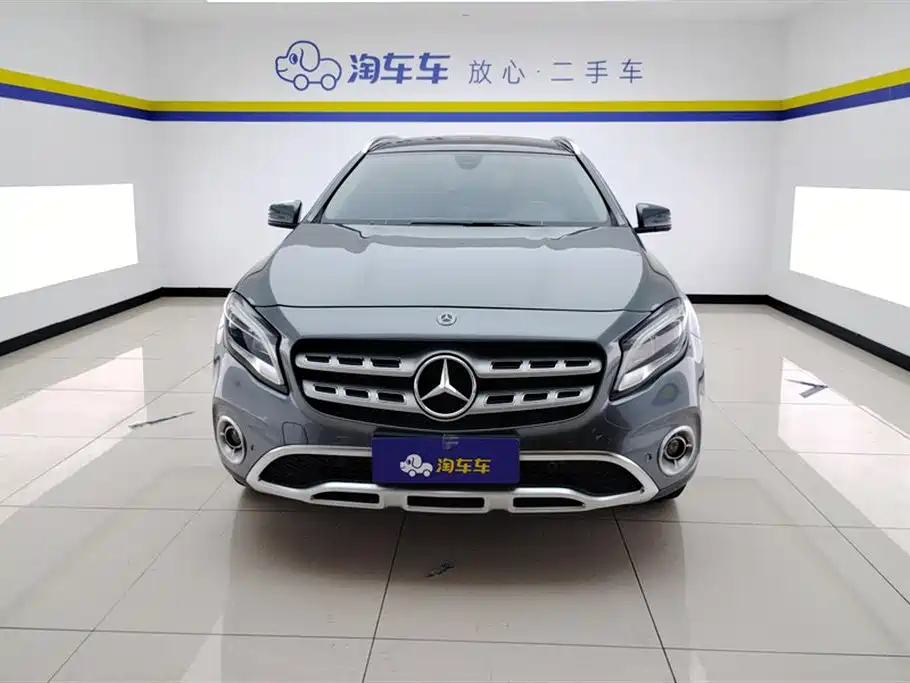 MERCEDES-BENZ GLA