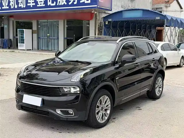 2018 Lynk & Co 01