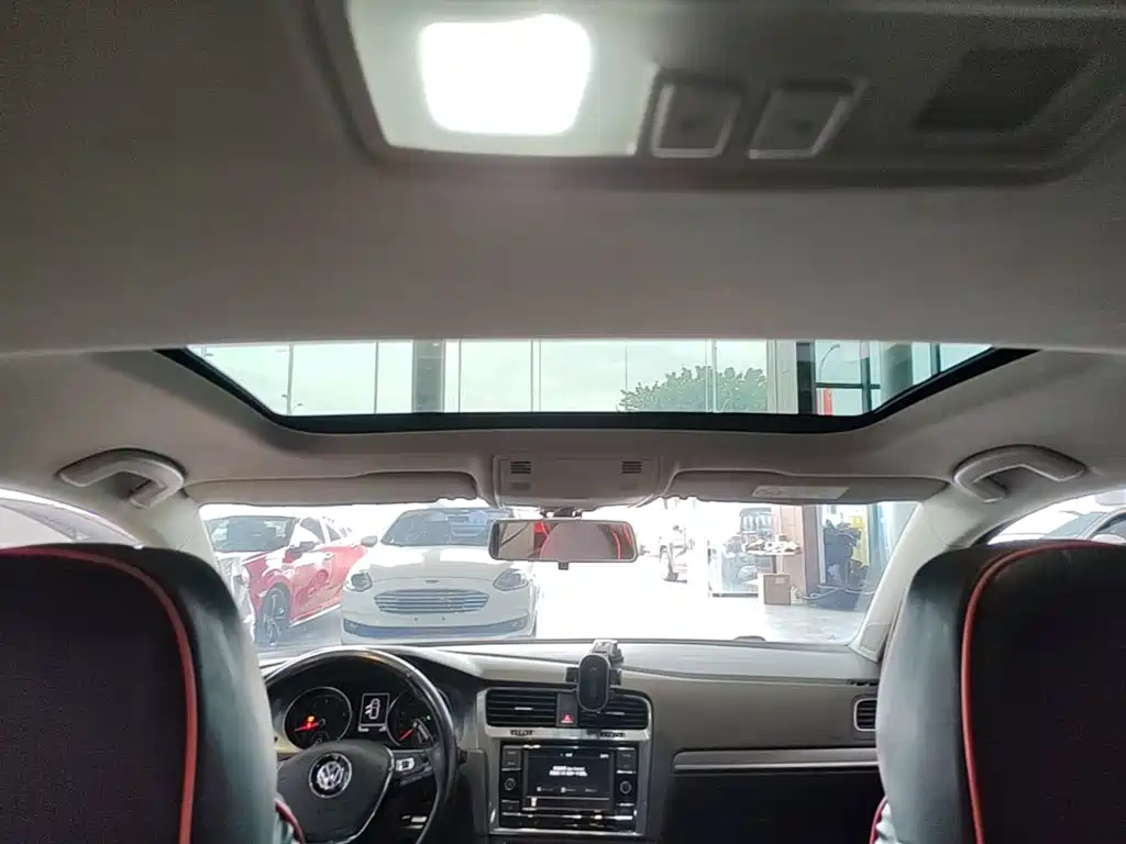 Volkswagen Golf — миниатюра 18