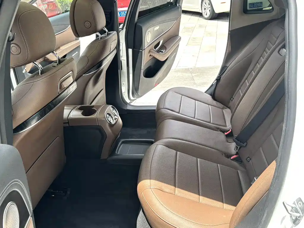 Mercedes-Benz E-Class — миниатюра 9