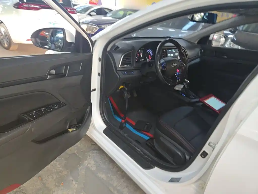 Hyundai Elantra — миниатюра 16
