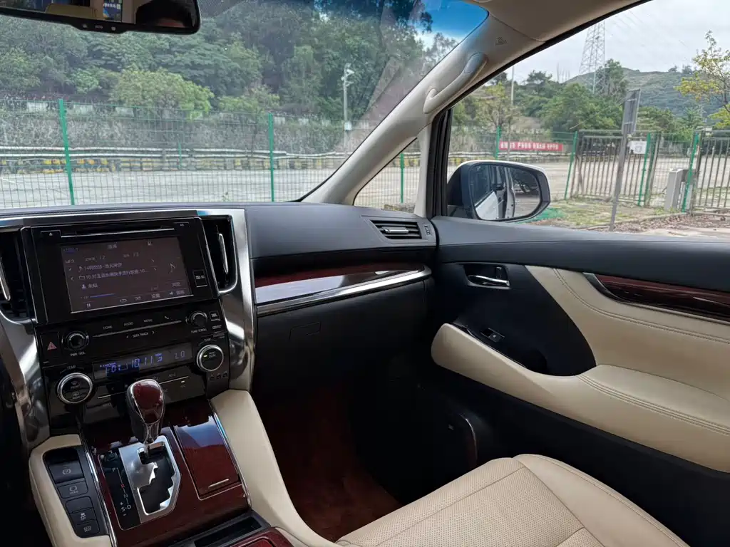 Toyota Alphard 2015 3.5L Luxury