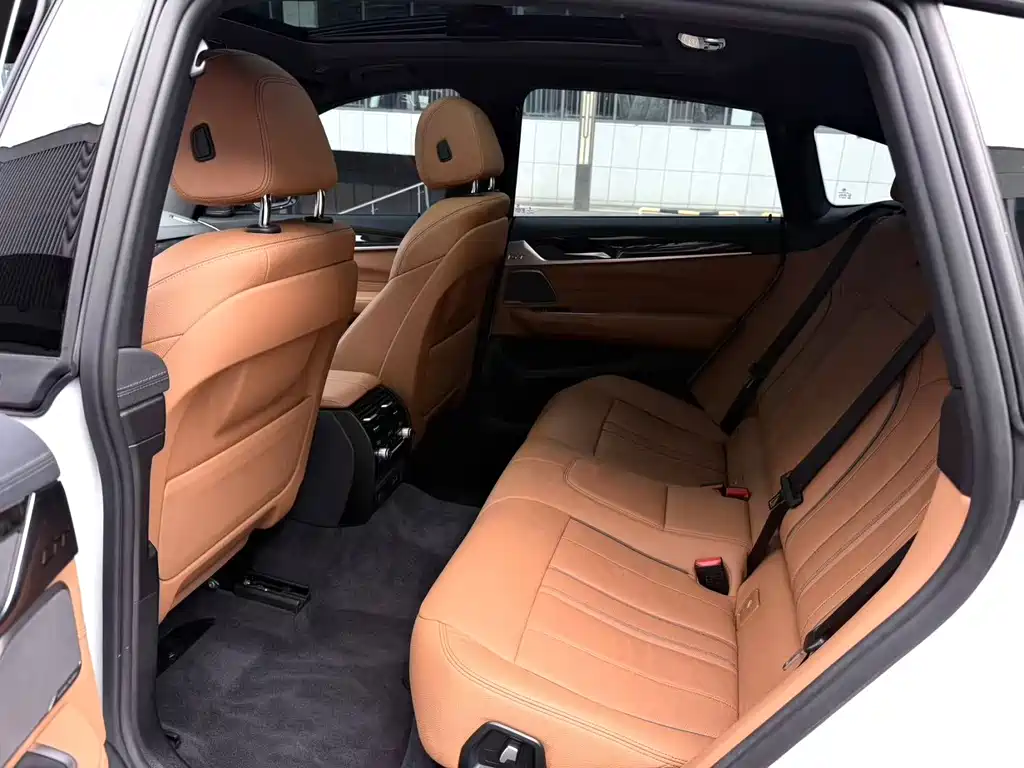 BMW 6 Series GT — миниатюра 6