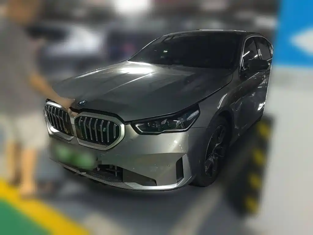 BMW i5