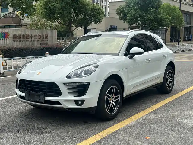 2015 Porsche Macan