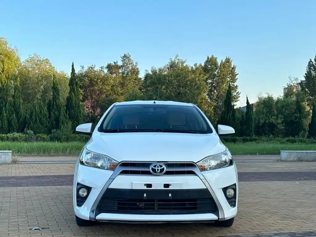 Toyota Yaris L — миниатюра 2