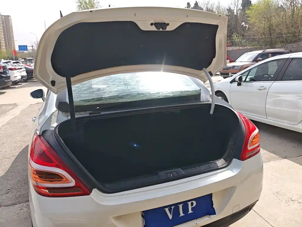 Peugeot 308 — миниатюра 15
