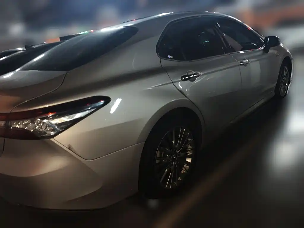 Toyota Camry — миниатюра 4