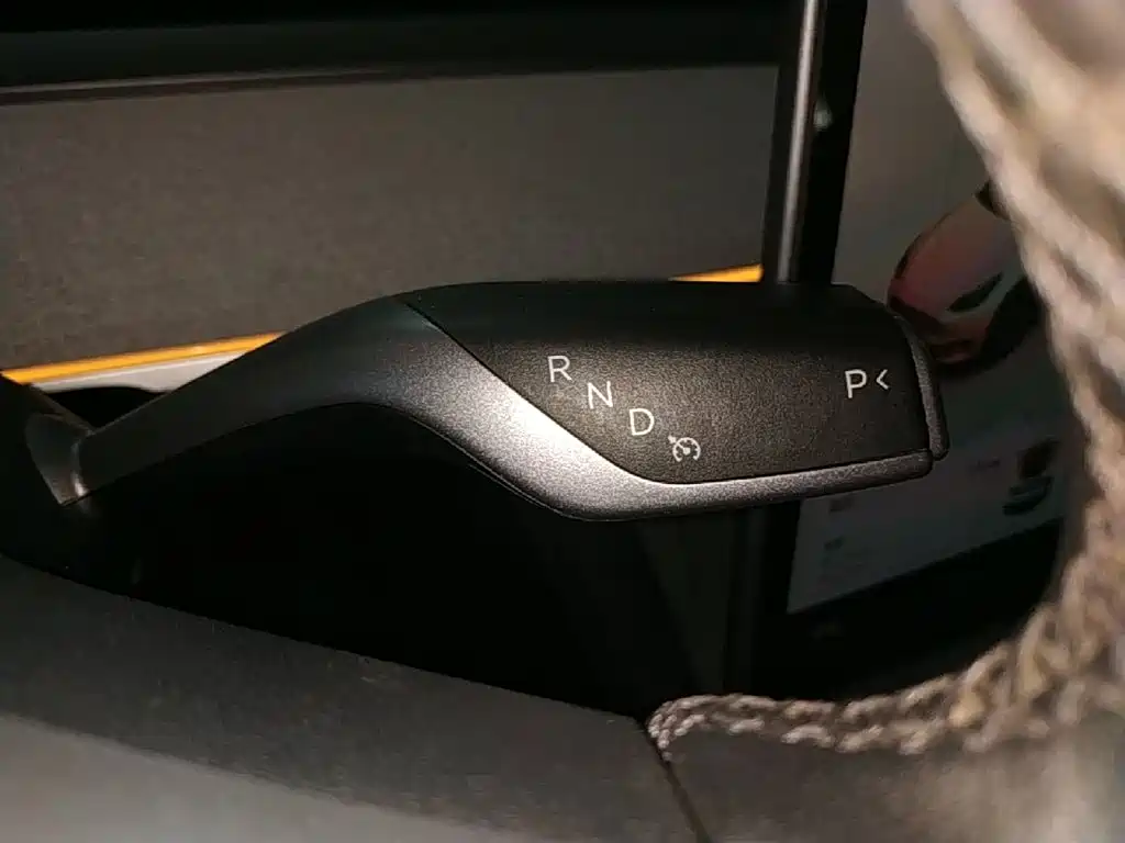 Tesla Model Y — миниатюра 14