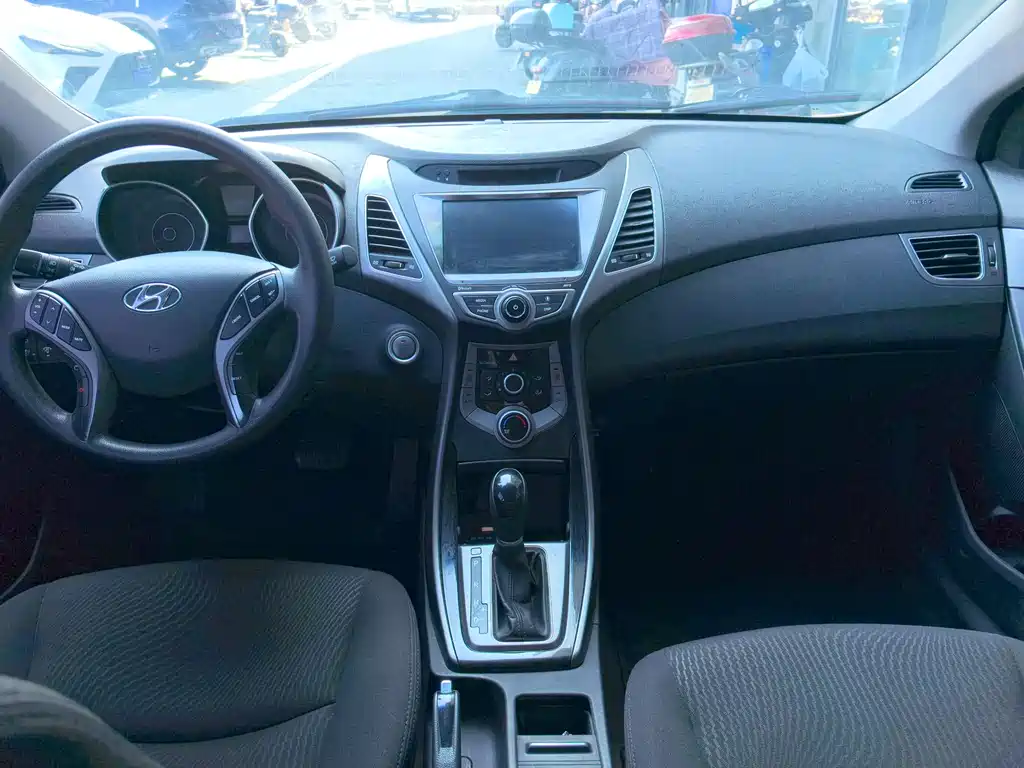 Hyundai Elantra Langdong 1.6L Auto Premium Type, фото 7
