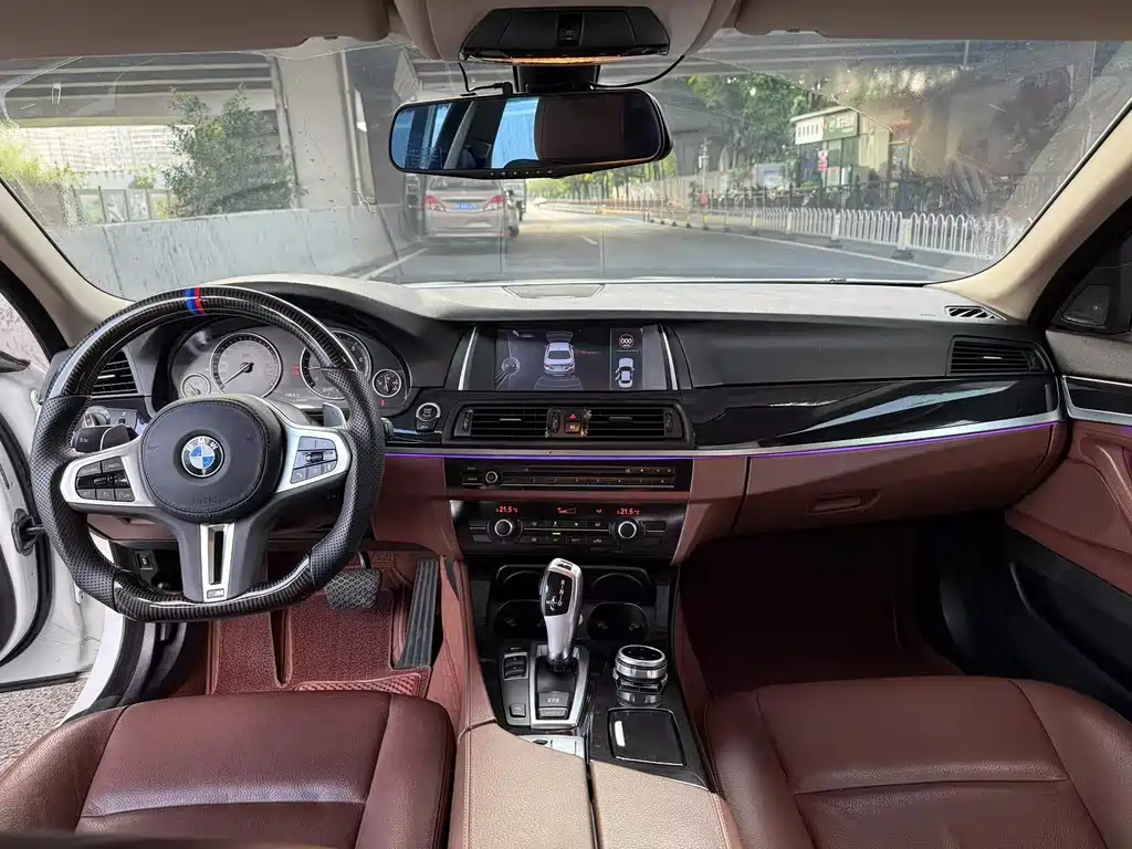 BMW 5 Series — миниатюра 9