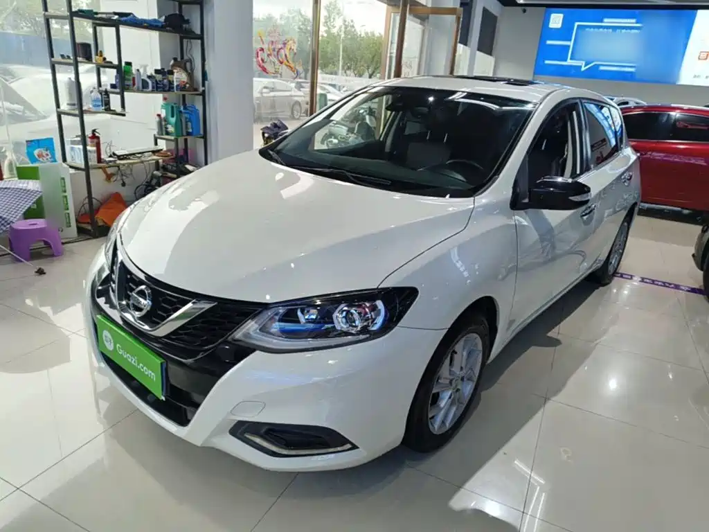 Nissan Tiida — миниатюра 2