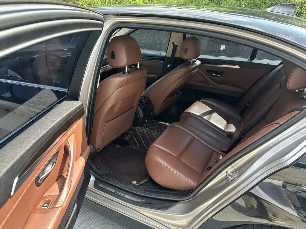 BMW 5 Series — миниатюра 6
