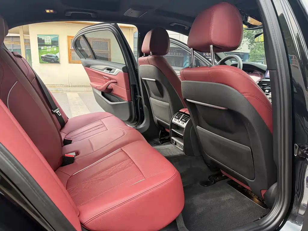 BMW 5 Series — миниатюра 12