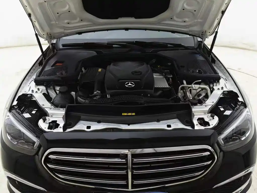 Mercedes-Benz E-Class — миниатюра 9