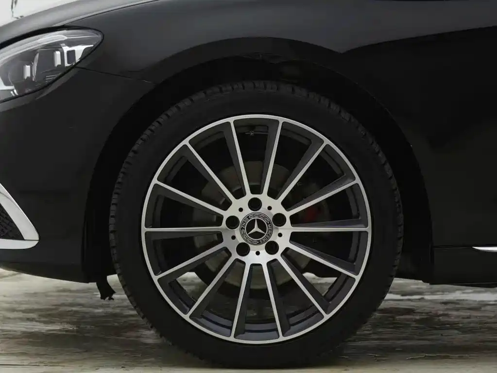Mercedes-Benz E-Class — миниатюра 10