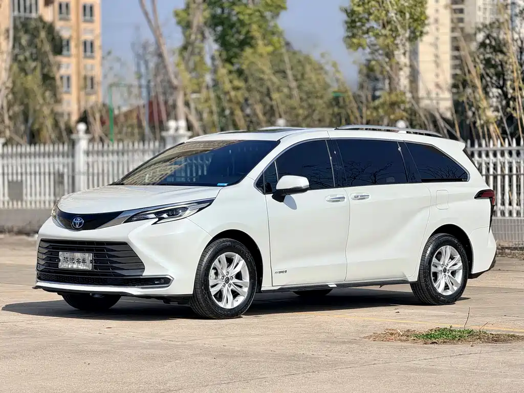 TOYOTA SIENNA