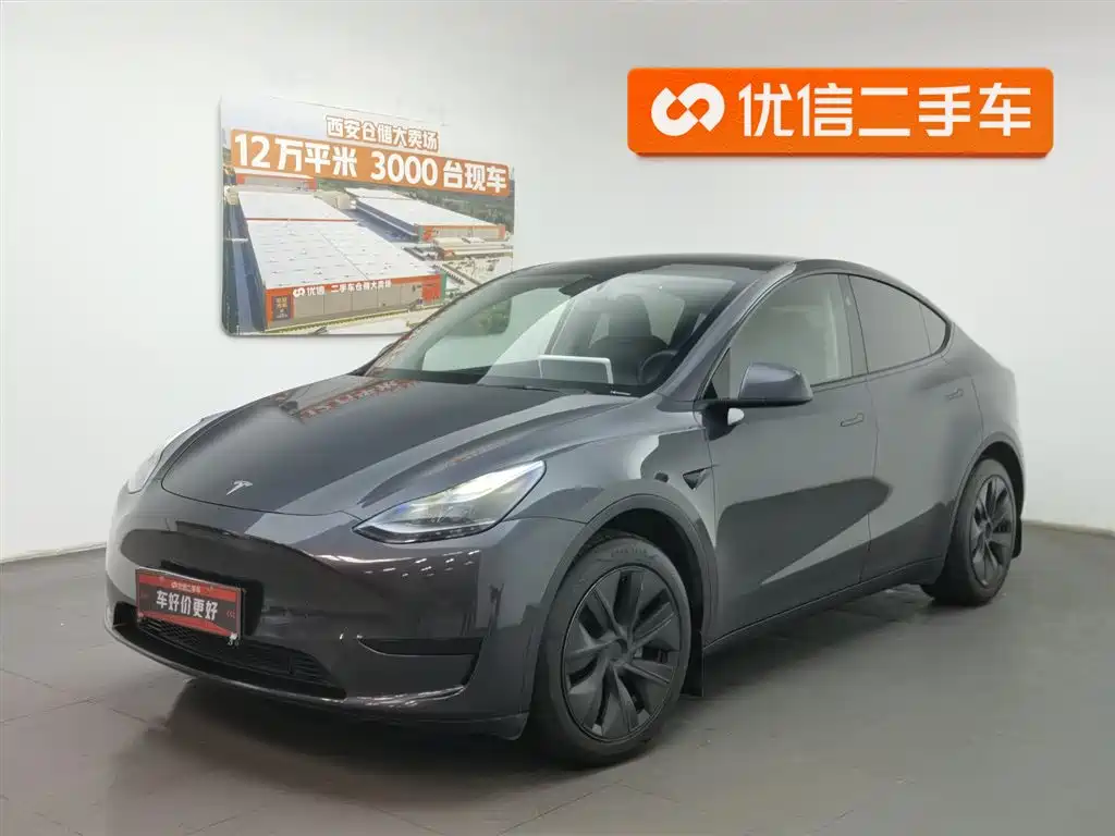 Tesla Model Y 2024