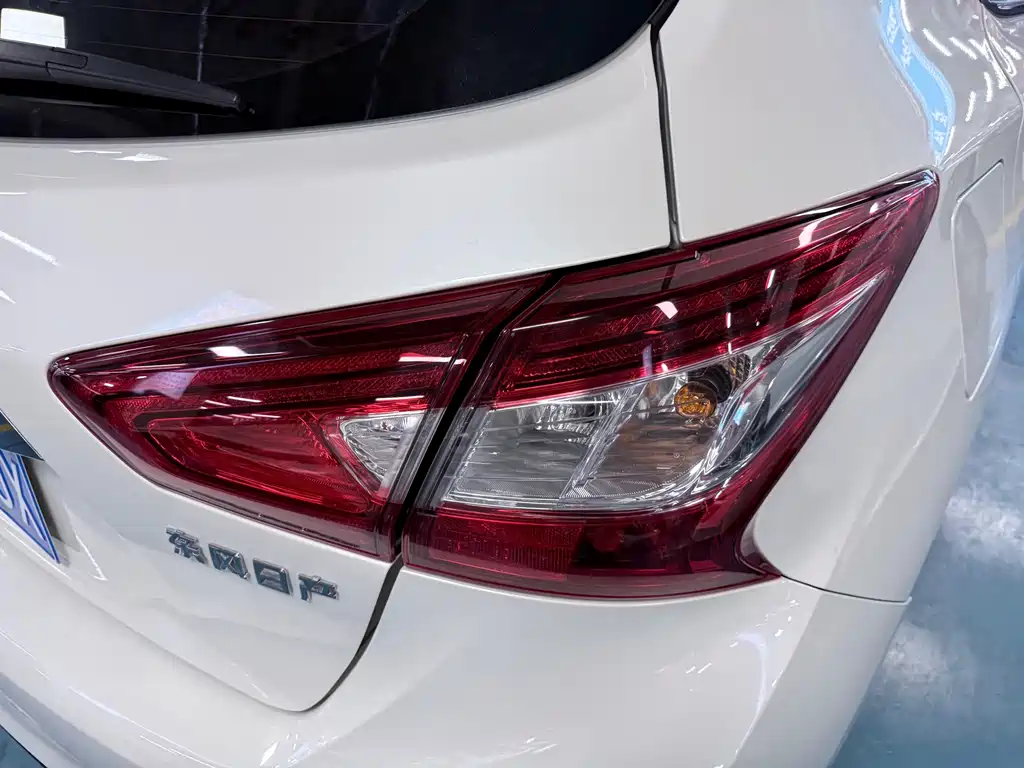 Nissan Tiida — миниатюра 19
