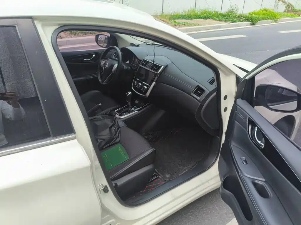 Nissan Tiida — миниатюра 19