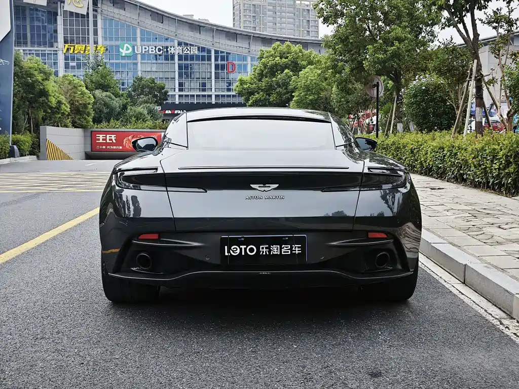 Aston Martin DB11 — миниатюра 8