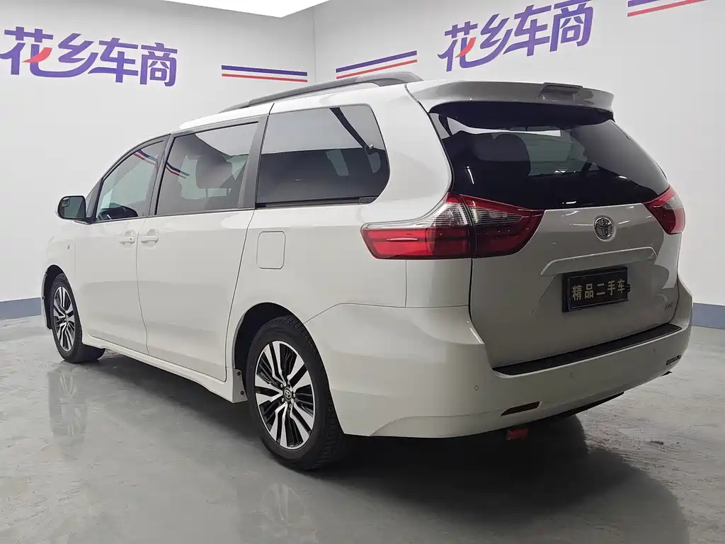 Toyota Sienna — миниатюра 27