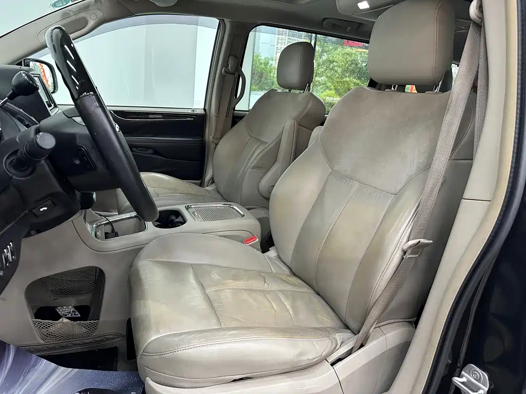 Chrysler Grand Voyager (Import) — миниатюра 17