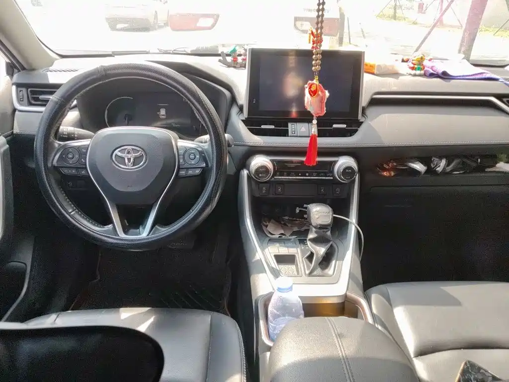 Toyota RAV4 — миниатюра 10
