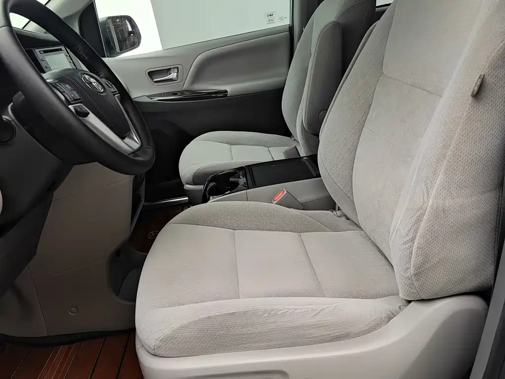 Toyota Sienna — миниатюра 9