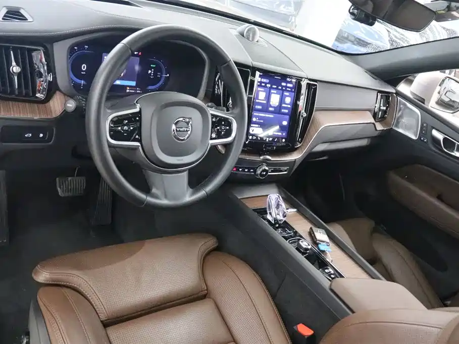 VOLVO XC60 PLUG IN HYBRID