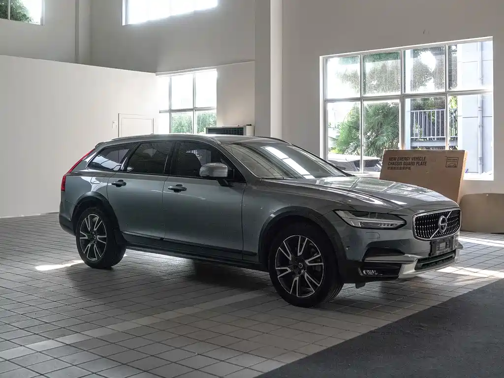Volvo V90 2017 Cross Country T5 AWD Smart Supreme Edition