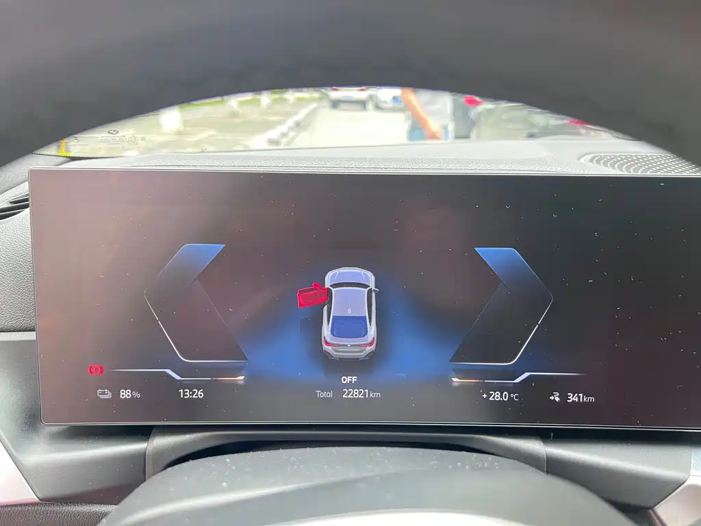 BMW i4 — миниатюра 12
