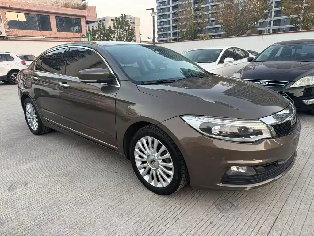 Qoros Qoros 3 2015