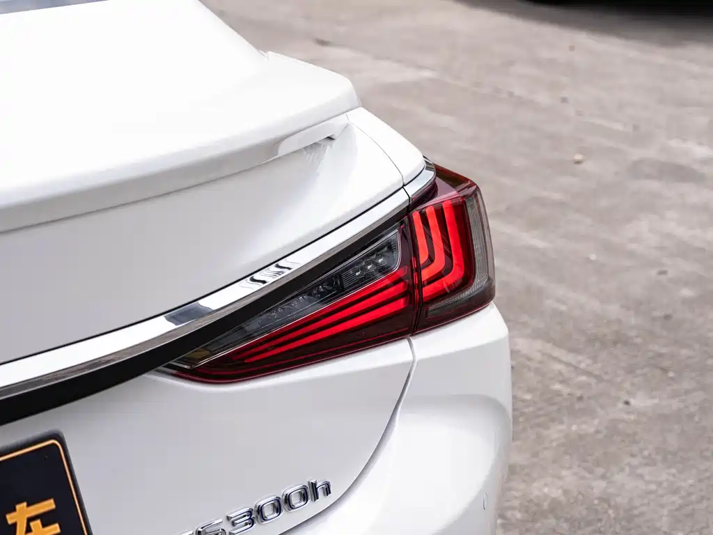 Lexus ES — миниатюра 7
